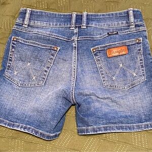 Wrangler shorts 28